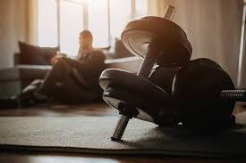 每体：巴萨仍未对莱万做决定，在关注小蜘蛛、凯恩、吉拉西等